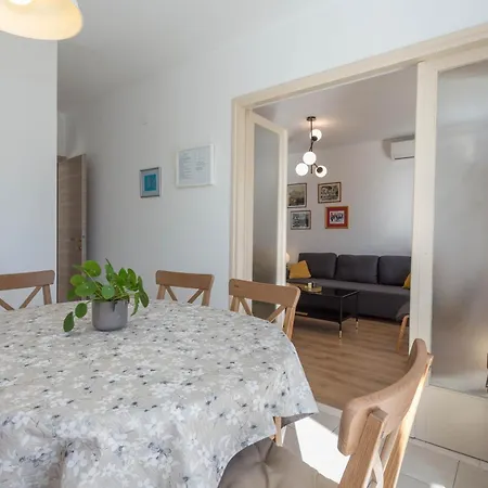 Tasina Apartman