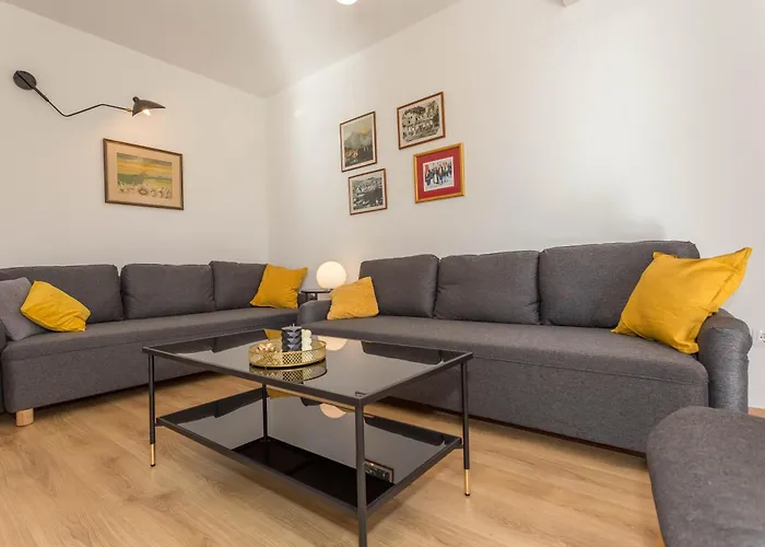 Tasina Apartment *