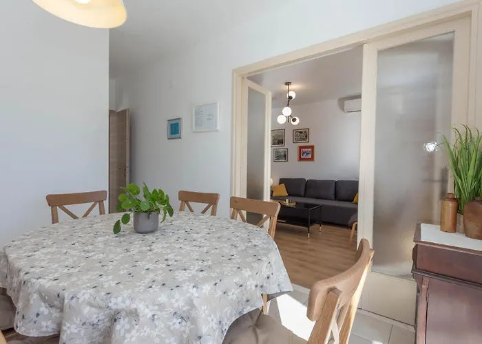 Tasina Apartment